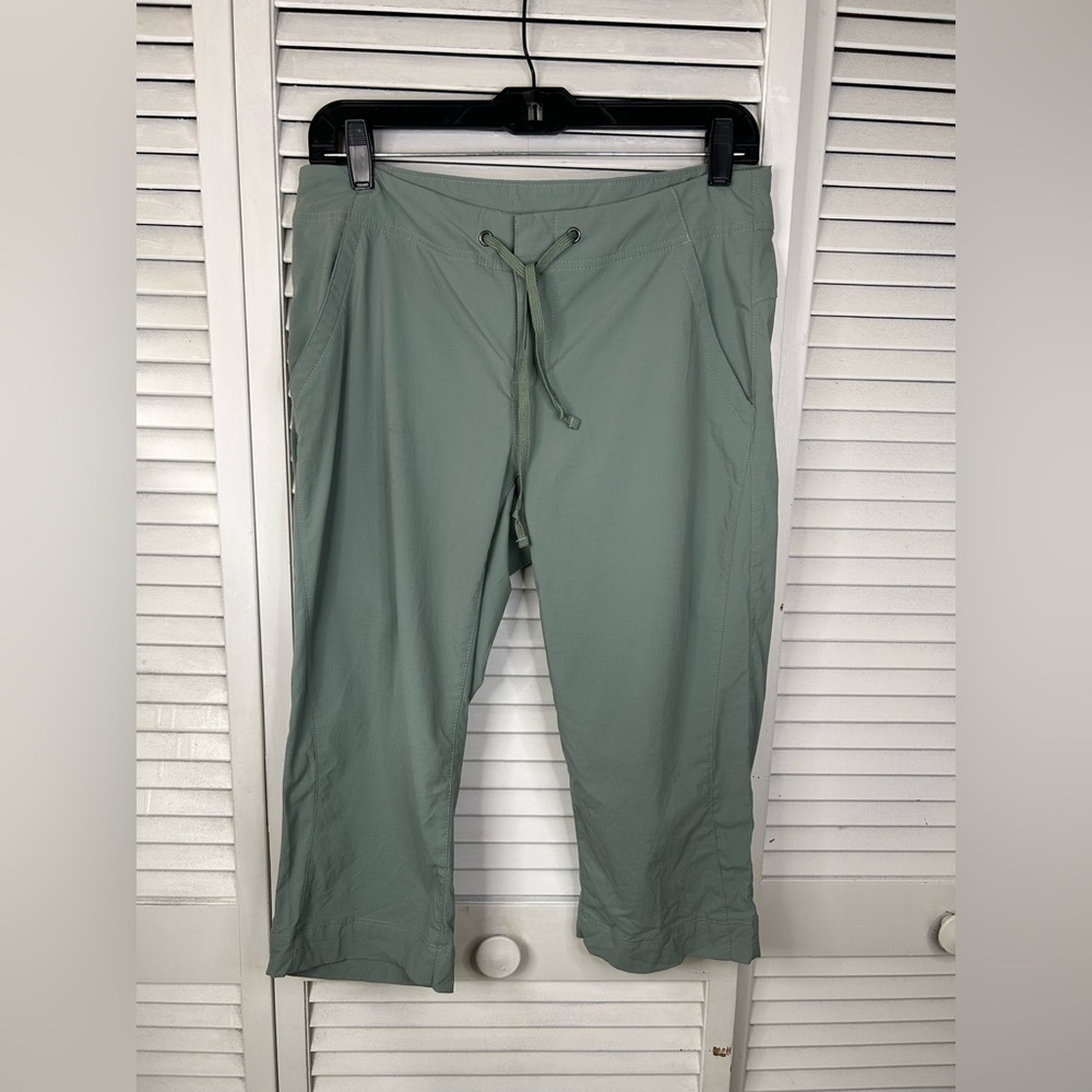 Columbia Sage Green Drawstring Capris Size 8
